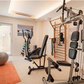 Luxury 6 Bedroom Brac Island Beach Front Villa With Heated Infinity Pool and lift near Sumartin sleeps 12